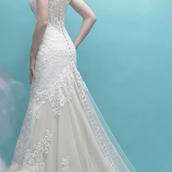 Allure Bridals Dresses & Skirts - Allure Bridal Wedding dress, Style #9468